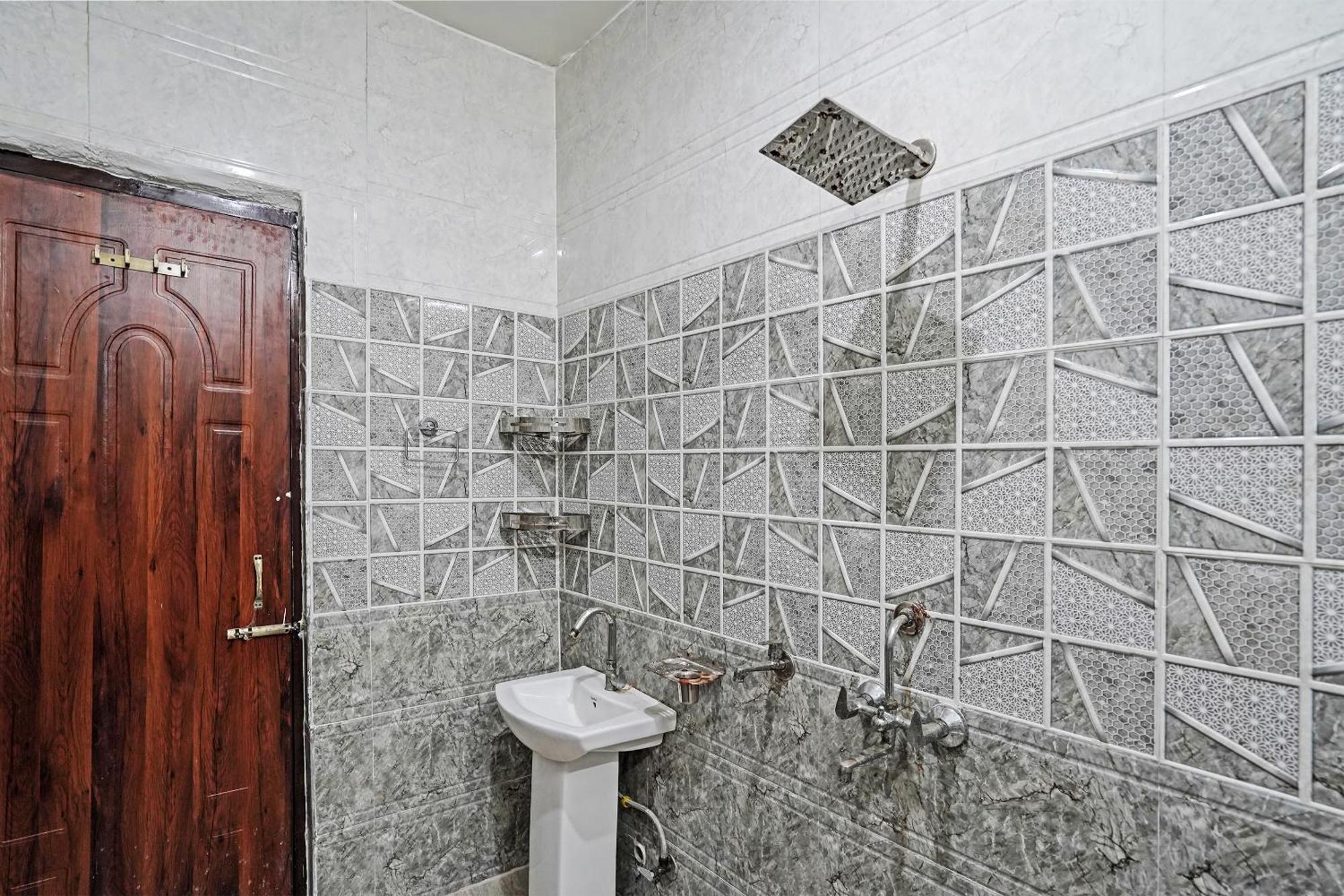 Hotel Play- Platinum Sector144 Couple Friendly Noida Zewnętrze zdjęcie